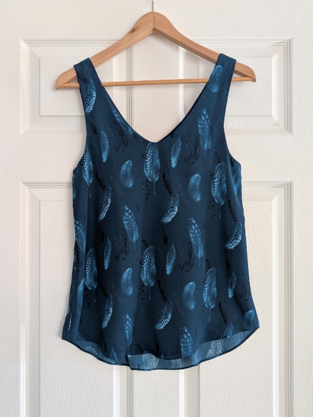 RW&CO. Teal Blue Feather-Print Tank Top